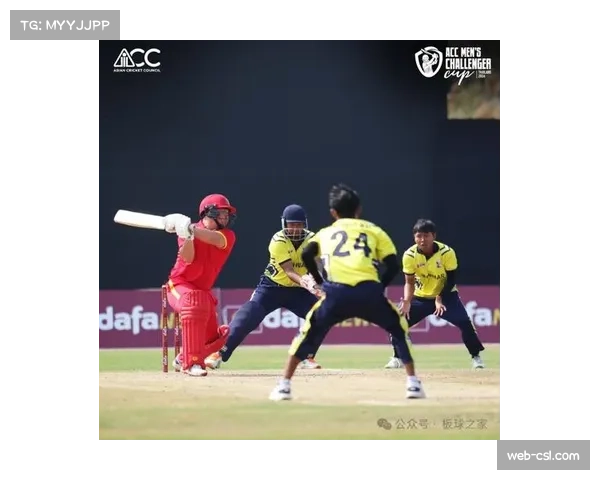 明尼苏达天猫队半场领先,通过无限换防策略有效切割对手传导球 明尼苏达天猫队半场领先,通过无限换防策略有效切割对手传导球